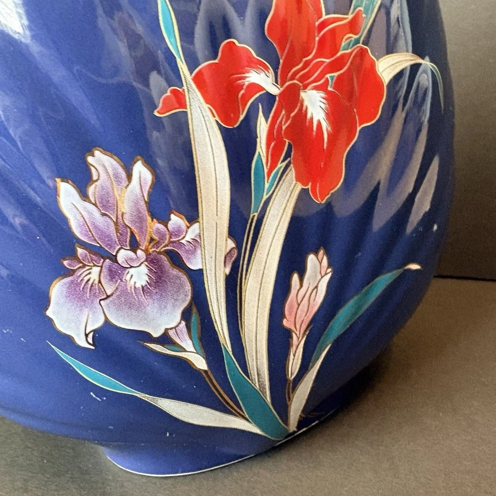 Vintage Japan Fine China Shell Clam Scallop Vase Blue w/ Iris Flowers Gold‎ Trim